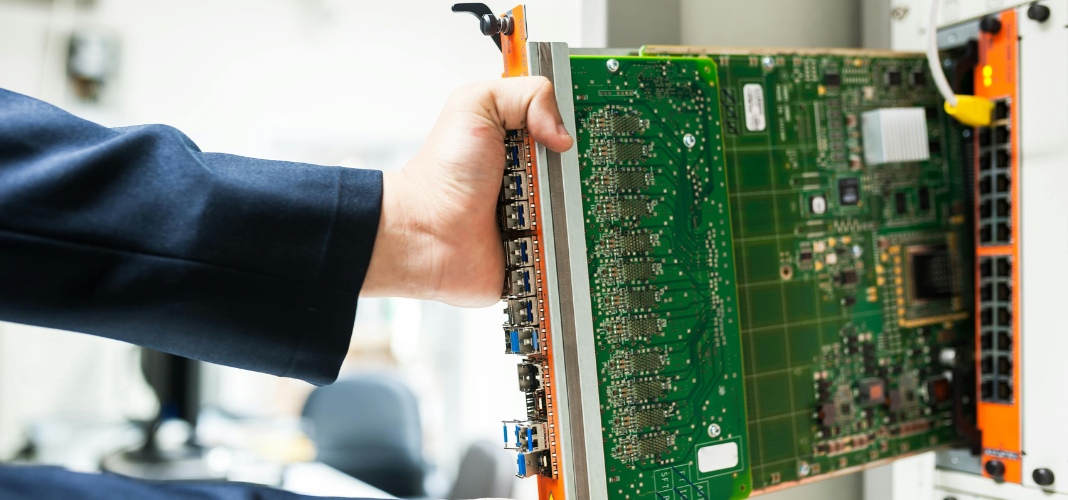 How to Improve IT Service Desk Efficiency with AI & Automation